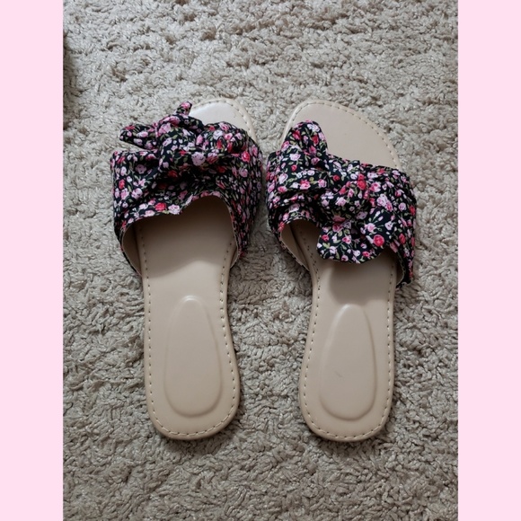 Flower sandals - Picture 1 of 5